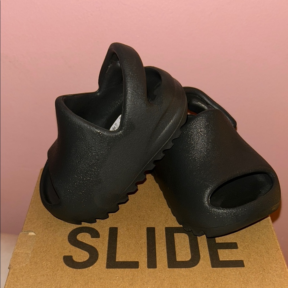 Yeezy Slides Size 3k